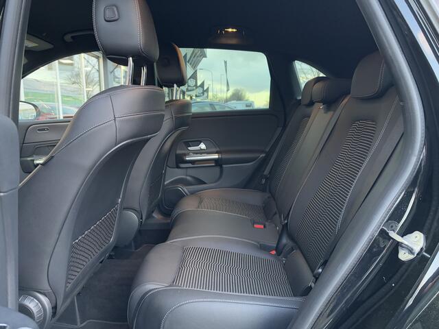 Mercedes-Benz B-KLASSE 250 DCT 225PK Premium | Widescreen | Camera | Multibeam LED