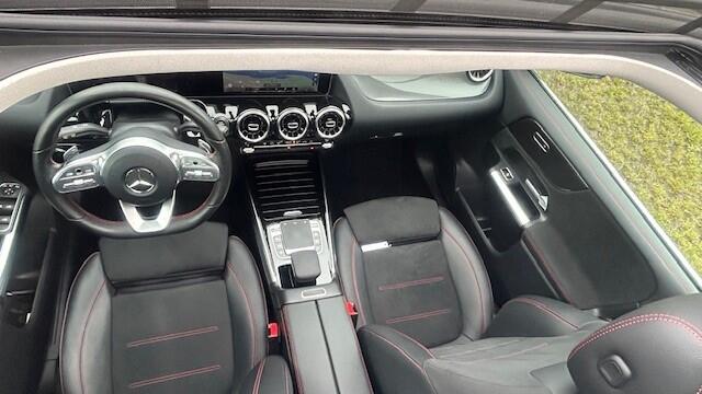 Mercedes-Benz B-KLASSE 200 AMG LINE AUTOMAAT 1E EIGENAAR!! NAVIGATIE WIDESCREEN, AUGMENTED REALITY, VERKEERSLICHTWEERGAVE, STOELVERWARMING, ELEC. PANORAMADAK, DISTRONIC, DODEHOEK ASSIST, SPOORASSIST, ELEC. ACHTERKLEP, PARKEERHULP VOOR/ACHTER, 360 GRADEN CAMERA, MULTIBEAM LED, 1