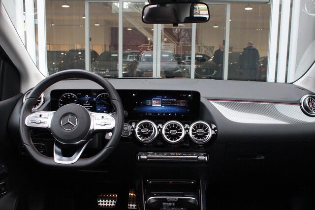 Mercedes-Benz B-KLASSE 250 e 218PK AMG LINE | PANORAMISCH SCHUIF/KANTEL DAK | SFEER VERLICHTING | ELEKTRISCHE ACHTERKLEP | LED HIGH PERFROMANCE KOPLAMPEN | APPLE CARPLAY/ANDROID AUTO | STOEL VERWARMING | PARKEERSENSOREN VOOR EN ACHTER | CRUISE CONTROL |