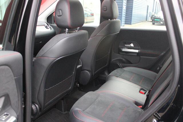 Mercedes-Benz B-KLASSE 250 e 218PK AMG LINE | PANORAMISCH SCHUIF/KANTEL DAK | SFEER VERLICHTING | ELEKTRISCHE ACHTERKLEP | LED HIGH PERFROMANCE KOPLAMPEN | APPLE CARPLAY/ANDROID AUTO | STOEL VERWARMING | PARKEERSENSOREN VOOR EN ACHTER | CRUISE CONTROL |