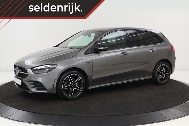 Mercedes-Benz B-KLASSE 250e AMG Night | Stoelverwarming | Camera | Carplay | Sfeerverlichting | Leder/Alcantara | Full LED | Widescreen