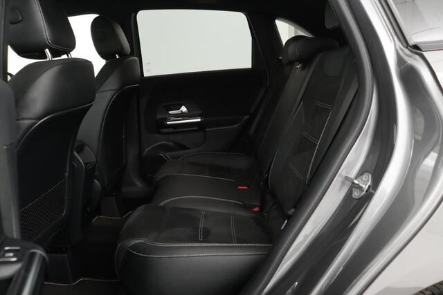 Mercedes-Benz B-KLASSE 250e AMG Night | Stoelverwarming | Camera | Carplay | Sfeerverlichting | Leder/Alcantara | Full LED | Widescreen