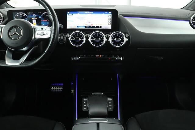Mercedes-Benz B-KLASSE 250e AMG Night | Stoelverwarming | Camera | Carplay | Sfeerverlichting | Leder/Alcantara | Full LED | Widescreen
