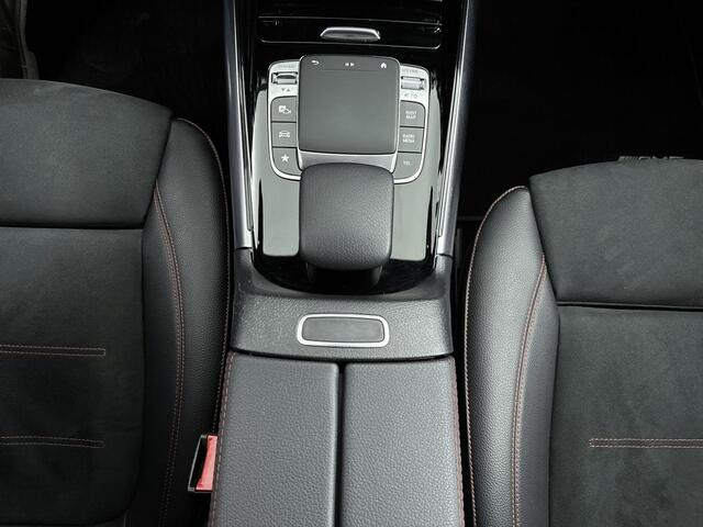 Mercedes-Benz B-KLASSE 180 Business Solution AMG 136Pk | MBUX | Leder-Alcantara | Trekhaak | Navigatie | Carplay | Parkeersensoren & Camera | Elek. Achterklep |