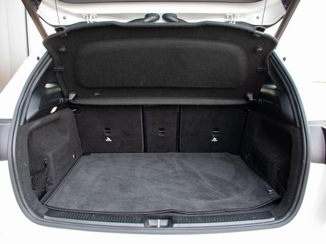Mercedes-Benz B-KLASSE 220 Launch Edition Premium | AMG-Line | 18'' | Climate | Stoelverwarming