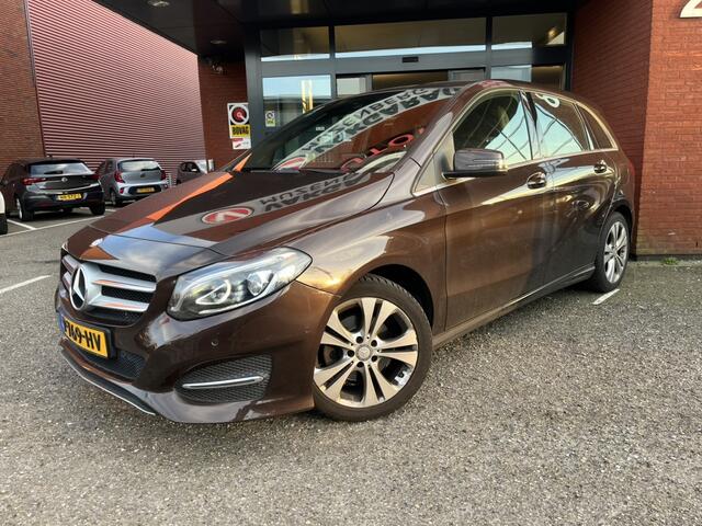 Mercedes-Benz B-KLASSE 180 Ambition // LED // NAVI // CLIMA // HALF LEDER // PDC // STOELVERWARMING //