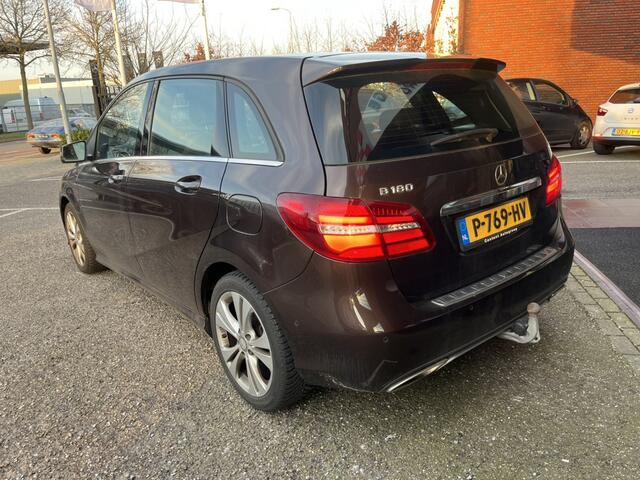 Mercedes-Benz B-KLASSE 180 Ambition // LED // NAVI // CLIMA // HALF LEDER // PDC // STOELVERWARMING //