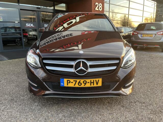 Mercedes-Benz B-KLASSE 180 Ambition // LED // NAVI // CLIMA // HALF LEDER // PDC // STOELVERWARMING //
