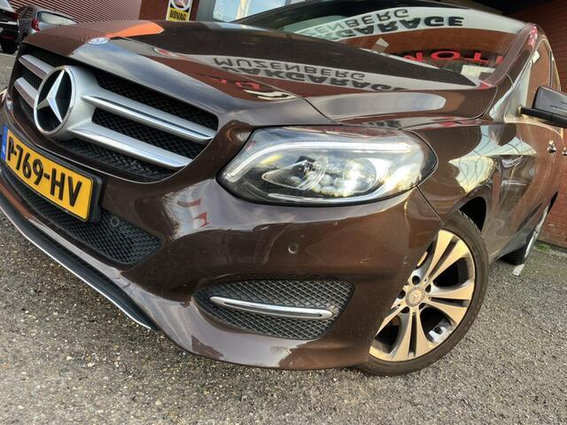 Mercedes-Benz B-KLASSE 180 Ambition // LED // NAVI // CLIMA // HALF LEDER // PDC // STOELVERWARMING //
