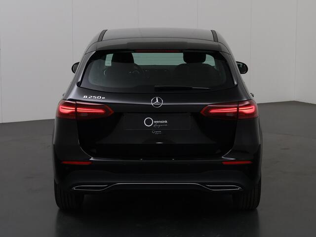Mercedes-Benz B-KLASSE 250 e Luxury Line | Navigatie | Parkeercamera | Stoelverwarming | Keyless Go | Trekhaak |
