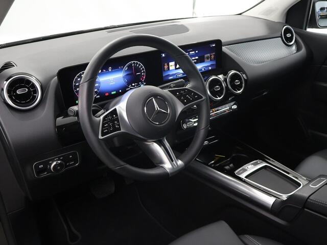 Mercedes-Benz B-KLASSE 250 e Luxury Line | Navigatie | Parkeercamera | Stoelverwarming | Keyless Go | Trekhaak |