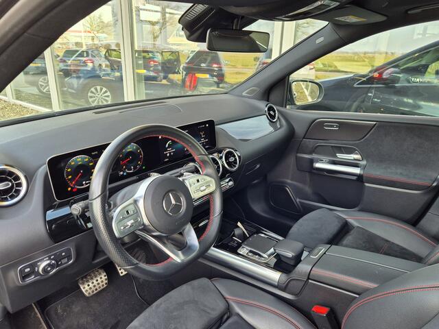Mercedes-Benz B-KLASSE 180 Business Solution AMG Automaat | Panoramadak | Navigatie | LED