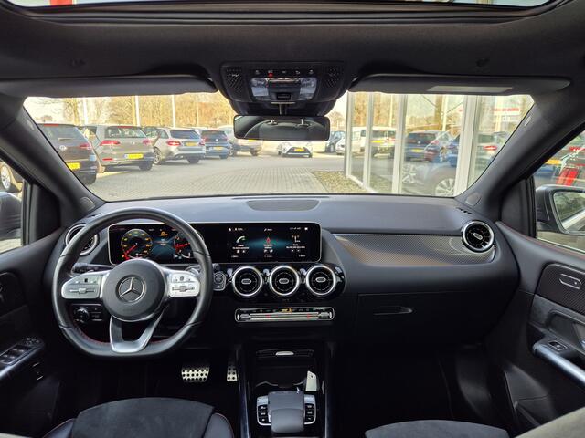 Mercedes-Benz B-KLASSE 180 Business Solution AMG Automaat | Panoramadak | Navigatie | LED