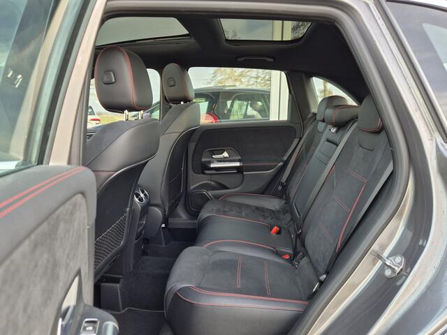 Mercedes-Benz B-KLASSE 180 Business Solution AMG Automaat | Panoramadak | Navigatie | LED