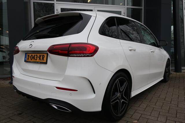 Mercedes-Benz B-KLASSE B180 AMG LINE, LED Verlichting, Navi, Clima, etc.