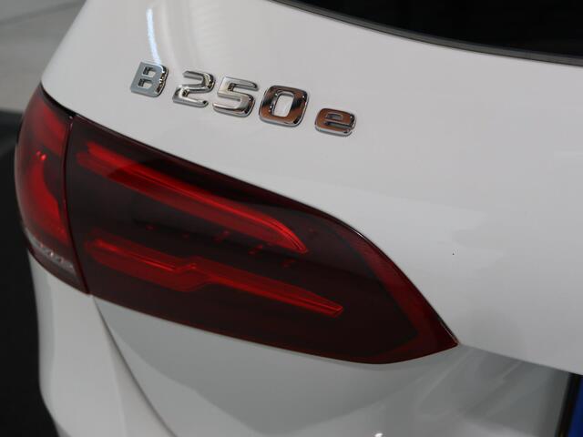 Mercedes-Benz B-KLASSE 250 e Premium Night EDITION | AMG Line | Sfeerverlichting | Smartphone integratiepakket | DAB+ Radio | BTW auto | Stoelverwarming | Zitcomfortpakket | High Performance LED