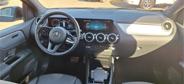 Mercedes-Benz B-KLASSE 200 Premium NAVIGATIE + 18335 km
