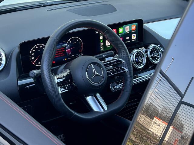 Mercedes-Benz B-KLASSE 180 AMG Line | Pano | Camera | LED | Wireless Carplay | Night
