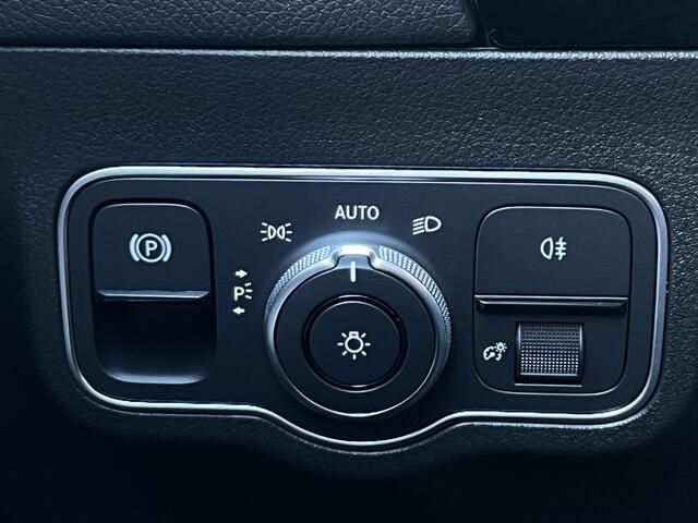 Mercedes-Benz B-KLASSE 180 AMG Line | Pano | Camera | LED | Wireless Carplay | Night