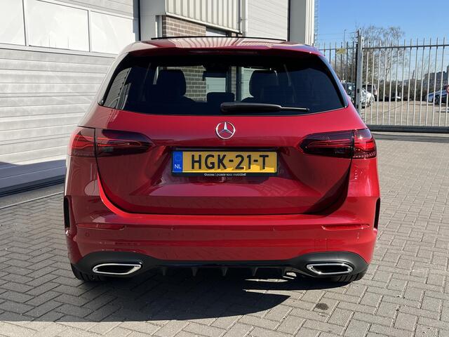 Mercedes-Benz B-KLASSE 180 Star Edition AMG LIMITED | Night Pakket | Winter Pakket | Panoramadak | Dodehoekassistent | MULTIBEAM LED Koplampen | Apple CarPlay | Android Auto | Elektrisch Verstelbare Stoelen + Memory | Sfeerverlichting | Stoelverwarming | Stuurverwarming