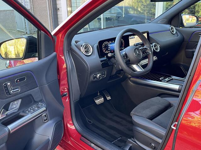Mercedes-Benz B-KLASSE 180 Star Edition AMG LIMITED | Night Pakket | Winter Pakket | Panoramadak | Dodehoekassistent | MULTIBEAM LED Koplampen | Apple CarPlay | Android Auto | Elektrisch Verstelbare Stoelen + Memory | Sfeerverlichting | Stoelverwarming | Stuurverwarming