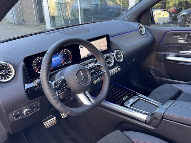 Mercedes-Benz B-KLASSE 180 Star Edition AMG LIMITED | Night Pakket | Winter Pakket | Panoramadak | Dodehoekassistent | MULTIBEAM LED Koplampen | Apple CarPlay | Android Auto | Elektrisch Verstelbare Stoelen + Memory | Sfeerverlichting | Stoelverwarming | Stuurverwarming