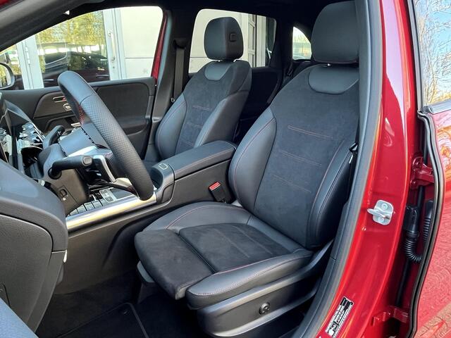 Mercedes-Benz B-KLASSE 180 Star Edition AMG LIMITED | Night Pakket | Winter Pakket | Panoramadak | Dodehoekassistent | MULTIBEAM LED Koplampen | Apple CarPlay | Android Auto | Elektrisch Verstelbare Stoelen + Memory | Sfeerverlichting | Stoelverwarming | Stuurverwarming