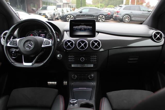 Mercedes-Benz B-KLASSE 180 Business Solution AMG Upgrade Edition / Camera / Navigatie / 18'' / Stoelverwarming / Cruise Control