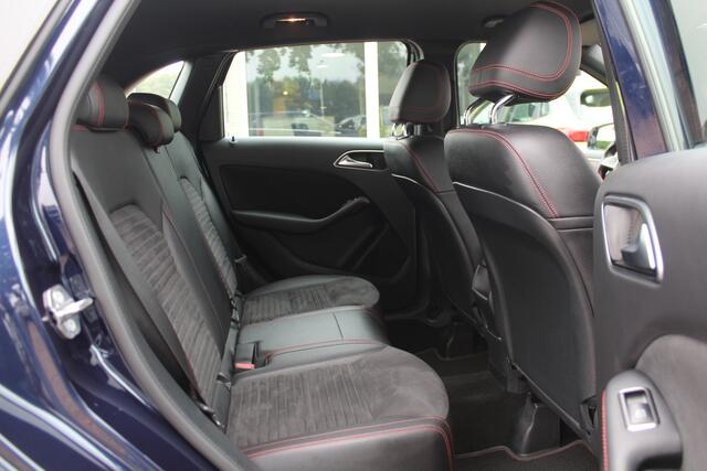 Mercedes-Benz B-KLASSE 180 Business Solution AMG Upgrade Edition / Camera / Navigatie / 18'' / Stoelverwarming / Cruise Control