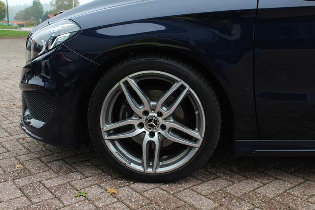 Mercedes-Benz B-KLASSE 180 Business Solution AMG Upgrade Edition / Camera / Navigatie / 18'' / Stoelverwarming / Cruise Control