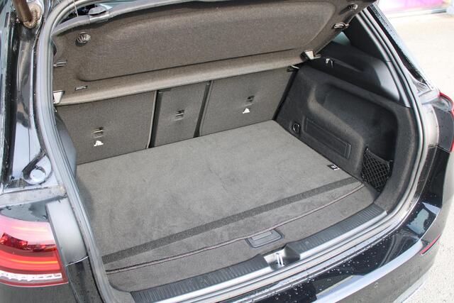 Mercedes-Benz B-KLASSE 180 AMG Business Solution AUTOMAAT / 18 INCH AMG VELGEN / NAVIGATIE FULL MAP / STOELVERWARMING / LED KOPLAMPEN / AMG STYLING