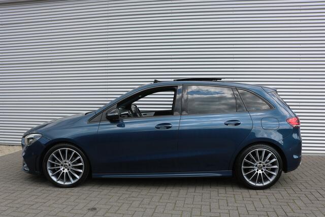 Mercedes-Benz B-KLASSE 200 AMG Pakket AMG Nightpakket (Panoramadak Sportleder/Memory Widescreen Burmester Camera M-Bux Distronic Full-Led 19InchAMG PrivacyGlass Pdc V+A)