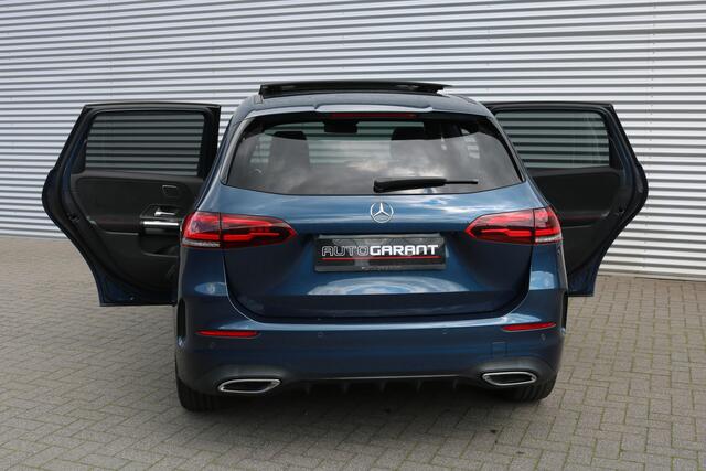 Mercedes-Benz B-KLASSE 200 AMG Pakket AMG Nightpakket (Panoramadak Sportleder/Memory Widescreen Burmester Camera M-Bux Distronic Full-Led 19InchAMG PrivacyGlass Pdc V+A)