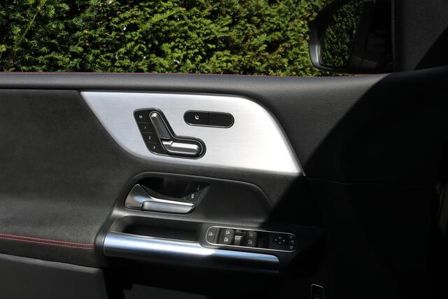 Mercedes-Benz B-KLASSE 200 AMG Pakket AMG Nightpakket (Panoramadak Sportleder/Memory Widescreen Burmester Camera M-Bux Distronic Full-Led 19InchAMG PrivacyGlass Pdc V+A)