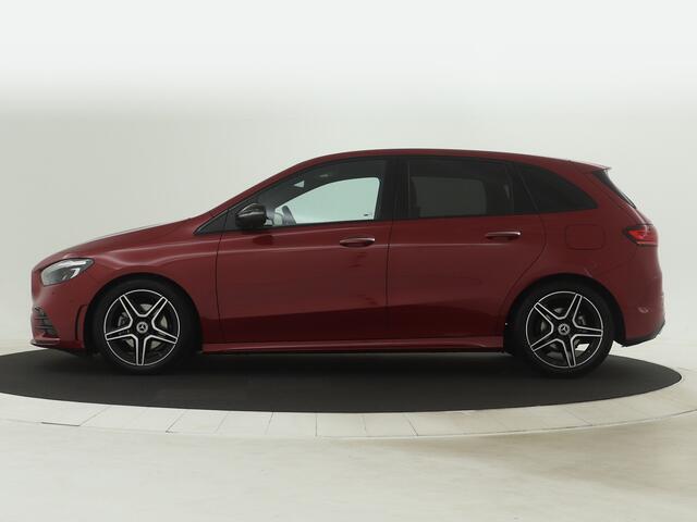 Mercedes-Benz B-KLASSE 180 AMG Line | Nightpakket | GUARD 360° Voertuigbescherming Plus | Stoelverwarming vooraan | Inclusief 24 maanden MB Certified garantie voor Europa.
