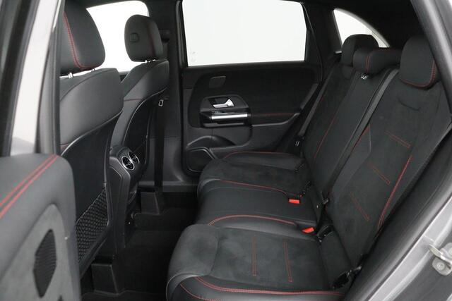 Mercedes-Benz B-KLASSE 250e AMG | Stoelverwarming | Camera | Sfeerverlichting | Keyless | Leder/Alcantara | Navigatie | Widescreen | Full LED | Park Assist