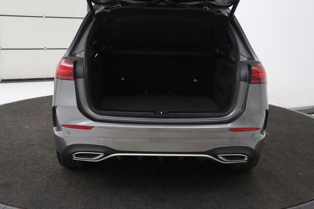 Mercedes-Benz B-KLASSE 250e AMG | Stoelverwarming | Camera | Sfeerverlichting | Keyless | Leder/Alcantara | Navigatie | Widescreen | Full LED | Park Assist