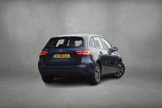 Mercedes-Benz B-KLASSE 180 Business Solution | Trekhaak | Half Leer | Virtual | Stoelverw. | CarPlay