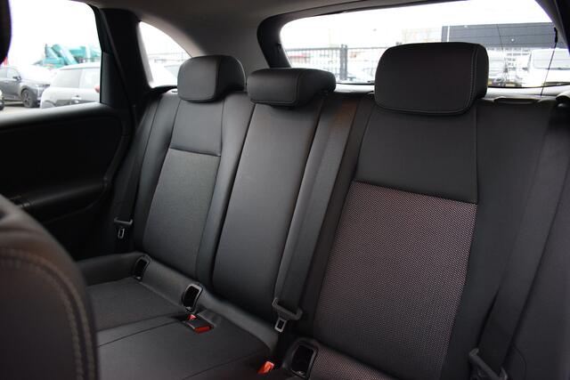 Mercedes-Benz B-KLASSE 180 Business Solution | Trekhaak | Half Leer | Virtual | Stoelverw. | CarPlay