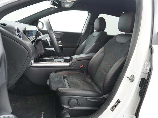 Mercedes-Benz B-KLASSE 180 Business Solution AMG Automaat Apple Carplay/Android Auto Navi Ecc Cruise Control Elek.Achterklep Stoelverwarming Camera Led Connectiviteitspakket Lmv 18" AMG Line Licht en zichtpakket Parkeer-pakket Zitcomfortpakket Rijstrooksensor Zeer compleet! Ori