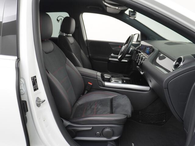 Mercedes-Benz B-KLASSE 180 Business Solution AMG Automaat Apple Carplay/Android Auto Navi Ecc Cruise Control Elek.Achterklep Stoelverwarming Camera Led Connectiviteitspakket Lmv 18" AMG Line Licht en zichtpakket Parkeer-pakket Zitcomfortpakket Rijstrooksensor Zeer compleet! Ori