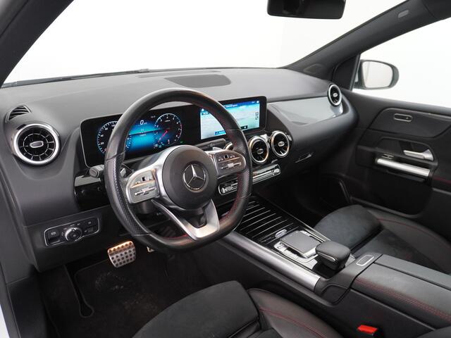 Mercedes-Benz B-KLASSE 180 Business Solution AMG Automaat Apple Carplay/Android Auto Navi Ecc Cruise Control Elek.Achterklep Stoelverwarming Camera Led Connectiviteitspakket Lmv 18" AMG Line Licht en zichtpakket Parkeer-pakket Zitcomfortpakket Rijstrooksensor Zeer compleet! Ori