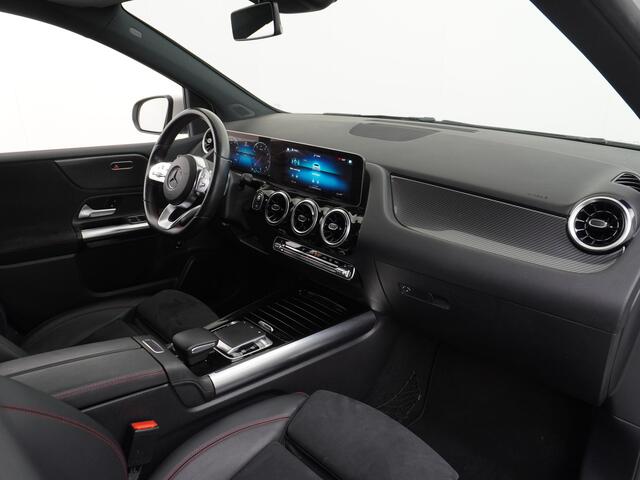 Mercedes-Benz B-KLASSE 180 Business Solution AMG Automaat Apple Carplay/Android Auto Navi Ecc Cruise Control Elek.Achterklep Stoelverwarming Camera Led Connectiviteitspakket Lmv 18" AMG Line Licht en zichtpakket Parkeer-pakket Zitcomfortpakket Rijstrooksensor Zeer compleet! Ori