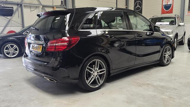 Mercedes-Benz B-KLASSE 180 Business Solution AMG 18" LMV, NAVI, camera, Bluetooth....