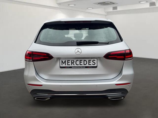 Mercedes-Benz B-KLASSE 180 Launch Edition Premium Dealer onderhouden