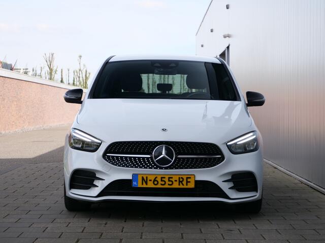 Mercedes-Benz B-KLASSE 180 136pk Business Solution AMG Automaat Navigatie / 18 inch / Sfeerverlichting / Stoelverwarming