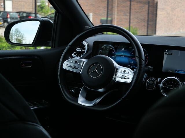 Mercedes-Benz B-KLASSE 180 136pk Business Solution AMG Automaat Navigatie / 18 inch / Sfeerverlichting / Stoelverwarming
