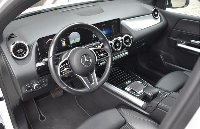 Mercedes-Benz B-KLASSE 180 Launch Edition Automaat / Clima / Parkeerhulp / LED / Navi / Carplay