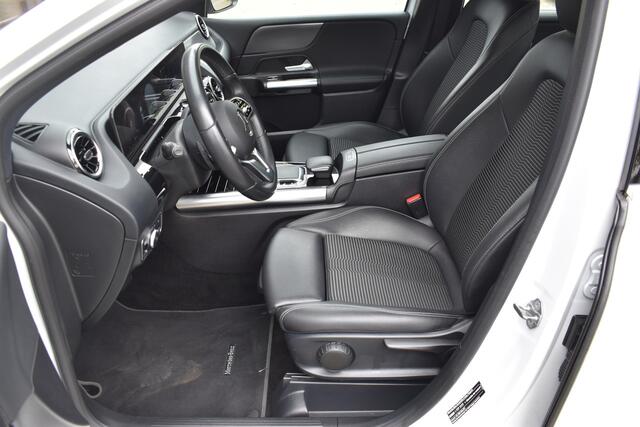 Mercedes-Benz B-KLASSE 180 Launch Edition Automaat / Clima / Parkeerhulp / LED / Navi / Carplay