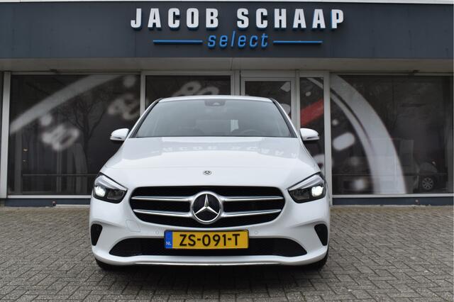 Mercedes-Benz B-KLASSE 180 Launch Edition Automaat / Clima / Parkeerhulp / LED / Navi / Carplay